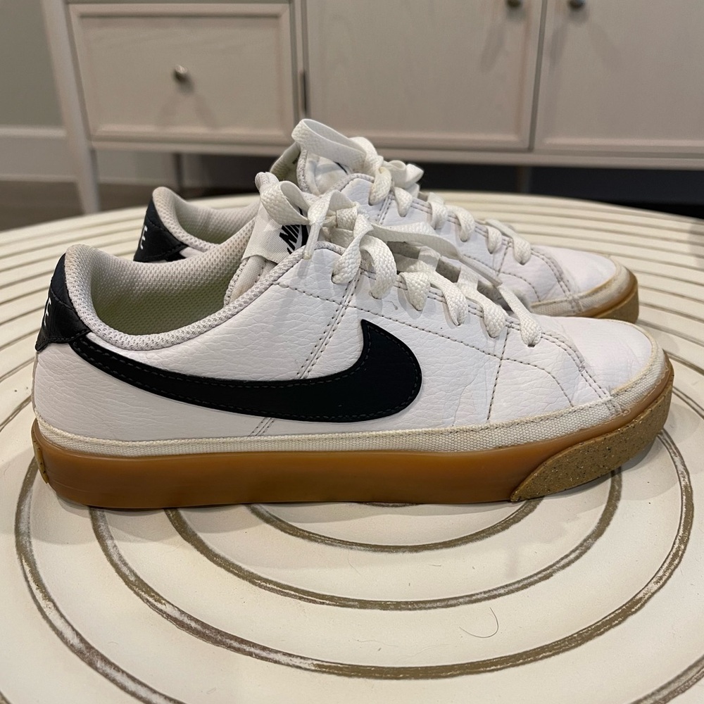 Nike White and Black Sneakers with Gum Sole